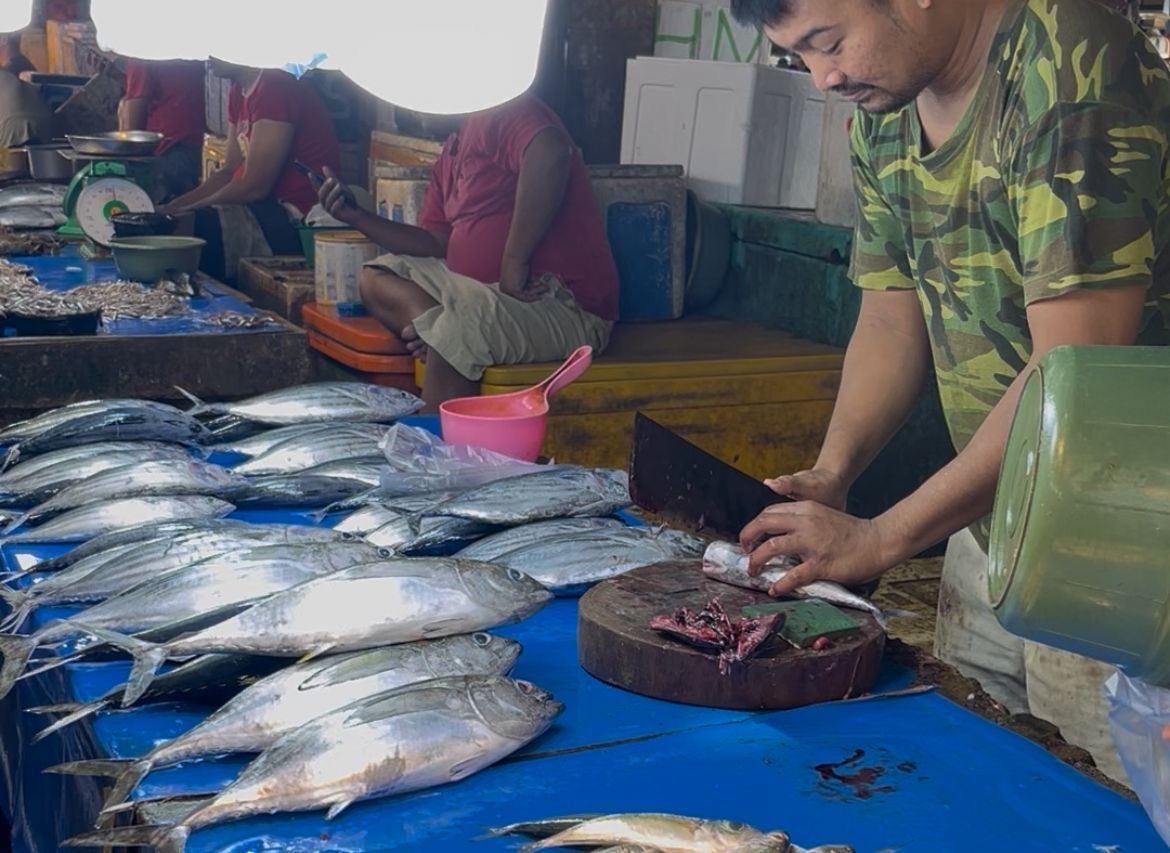 Harga Ikan Cenderung Naik, Ayam Naik Turun di Awal Ramadan di Pasar Masomba