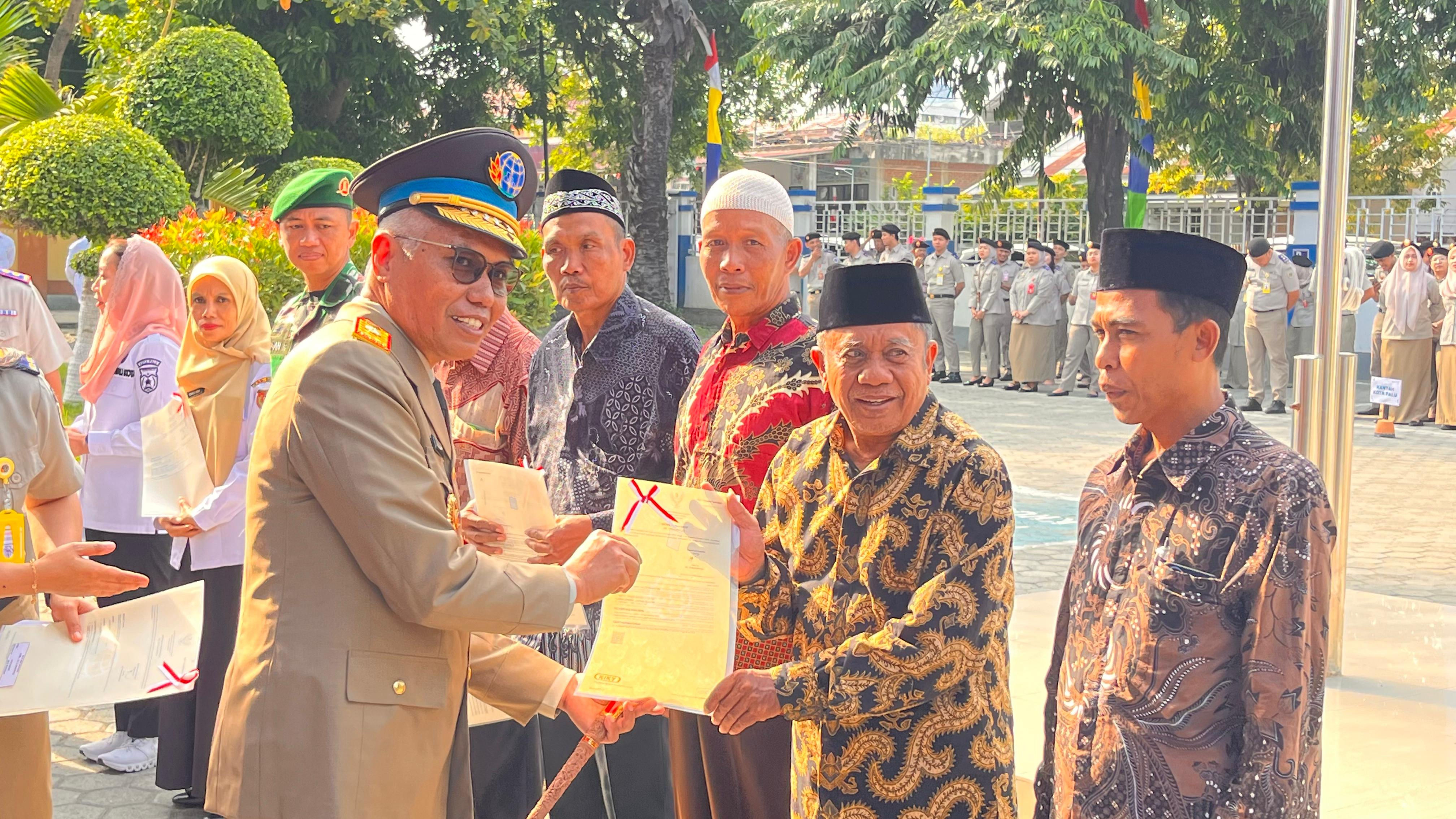 BPN Sulteng Serahkan 21 Sertifikat Tanah, Targetkan Seluruh Aset Bersertifikat Elektronik pada 2026