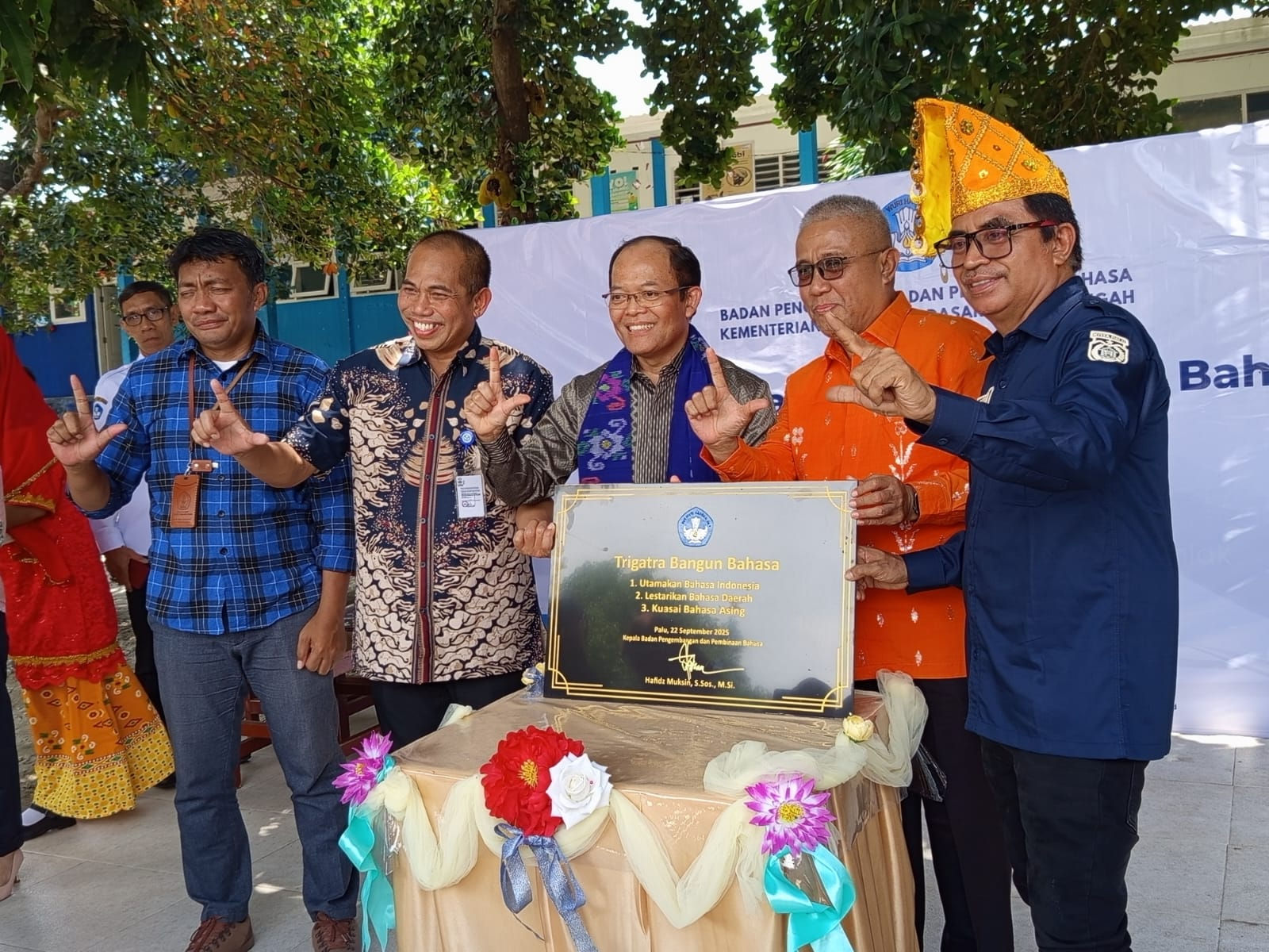 SMPN 19 Palu dan SD Putra Kaili Permata Bangsa Resmi Jadi Sekolah Percontohan Trigatra Bangun Bahasa
