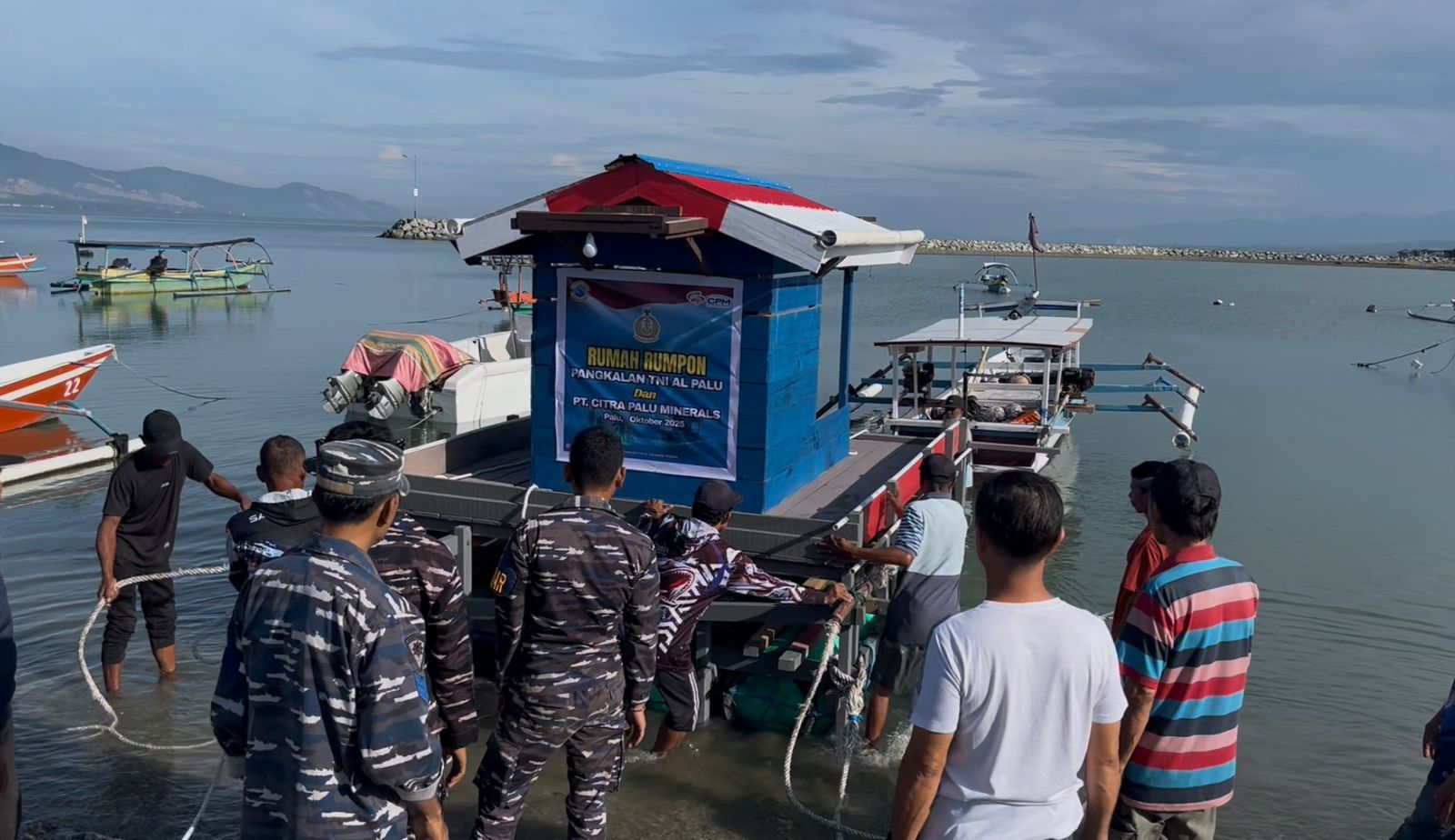Lanal Palu Dorong Peningkatan Hasil Tangkap Nelayan Talise Lewat Bantuan Rumah Rumpon