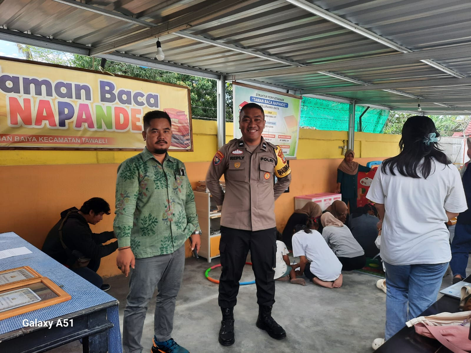 Bangun Taman Baca di Lahan Sampah, Bhabinkamtibmas Diganjar Penghargaan dari Kapolda