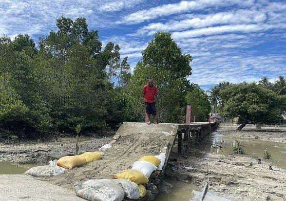 Jembatan Vital Nelayan Desa Towale Donggala Rusak, Nelayan Sulit Bawa Ikan ke Jalan Raya