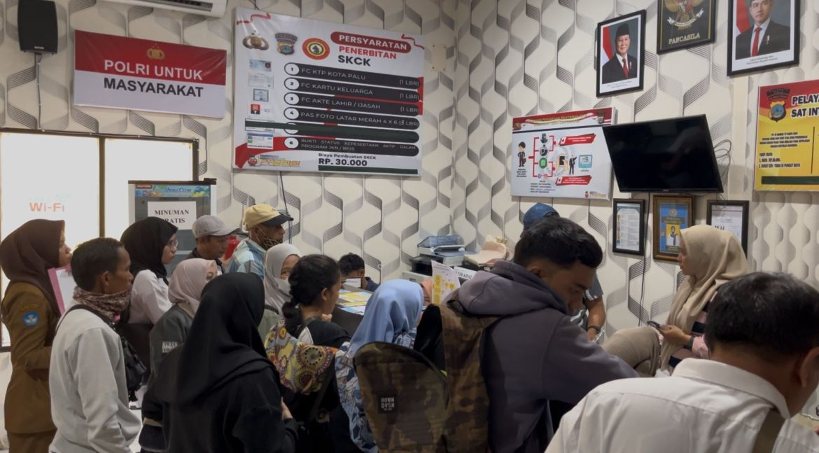 Antrean Panjang SKCK PPPK di Palu, Polisi Layani hingga 200 Pemohon Per Hari