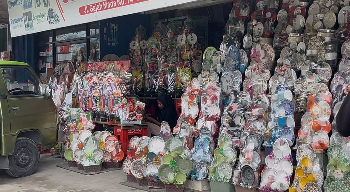 Jelang Natal–Tahun Baru, Penjualan Parsel Mulai Mewarnai Jalanan Kota Palu