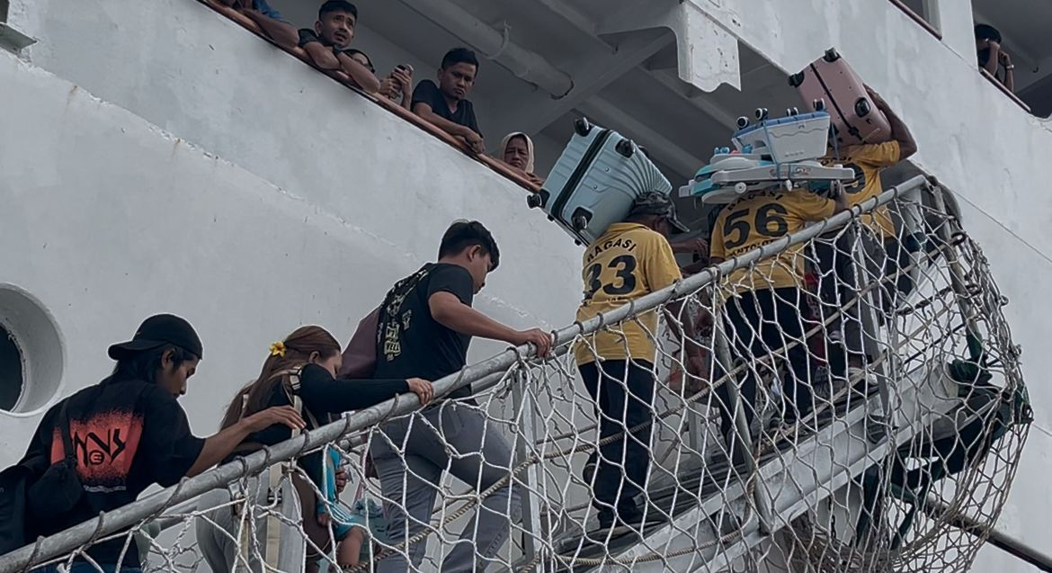 Puncak Arus Balik Nataru, Penumpang KM Lambelu Padati Pelabuhan Pantoloan