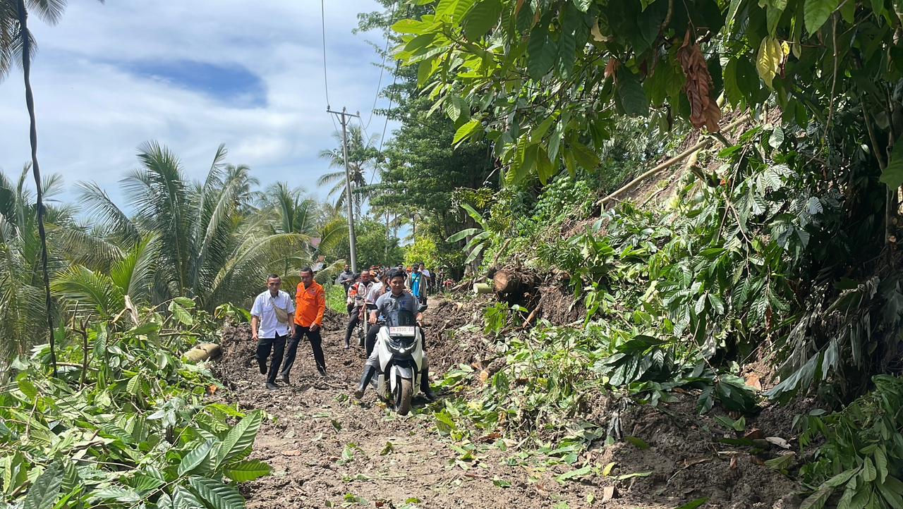 Dusun Sisere Terisolir, Satu Orang Bumil Berhasil Dievakuasi 