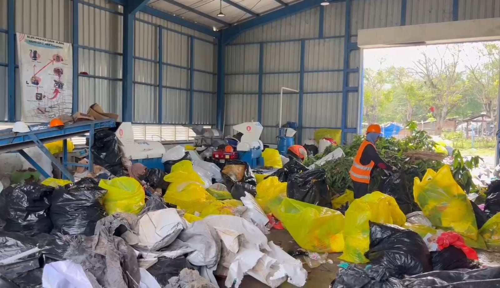 Retribusi Sampah Palu Tembus Rp14 Miliar, Target 2026 Dipatok Rp16 Miliar