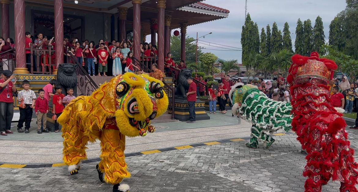 Barongsai Meriahkan Perayaan Imlek 2577 di Palu