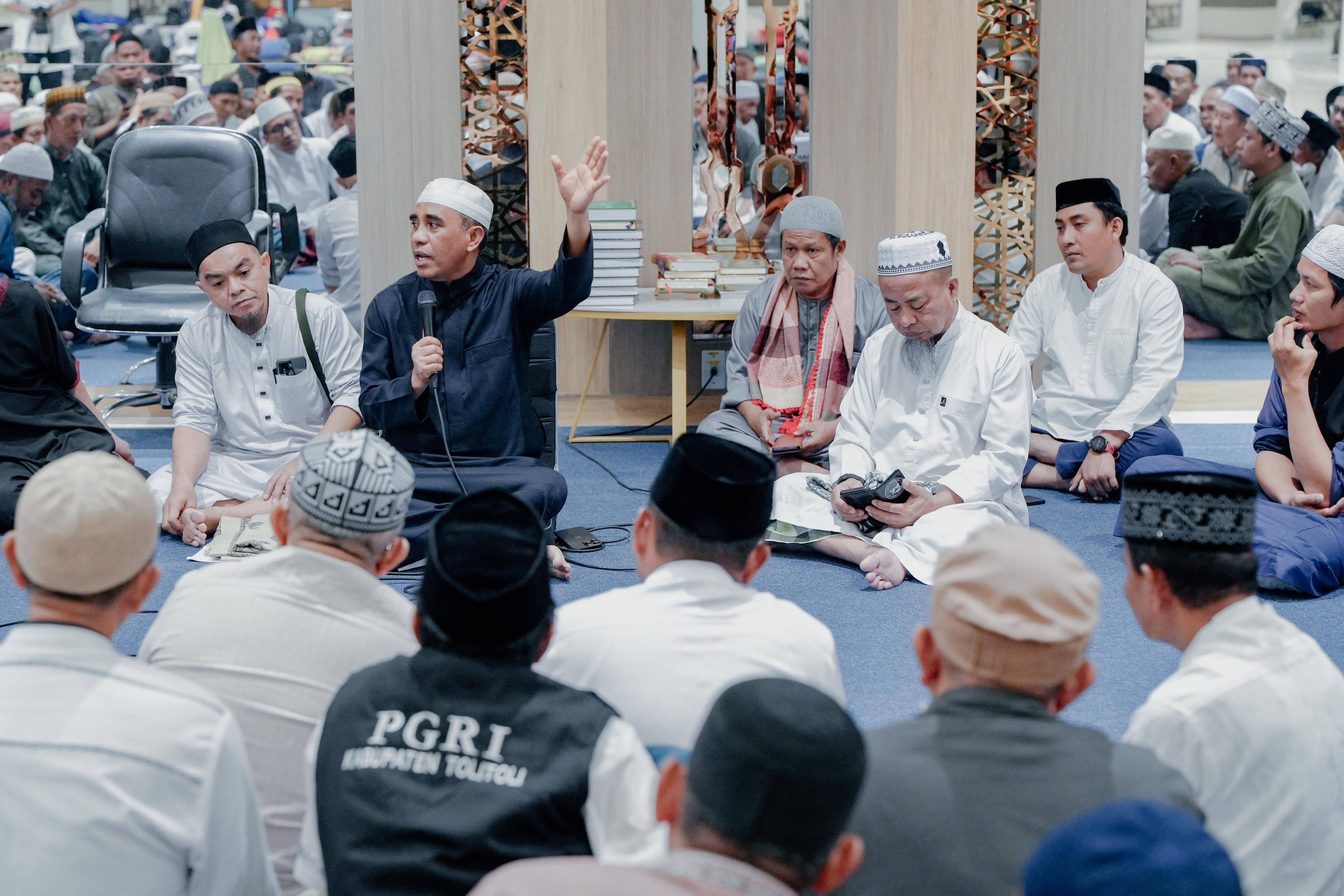 Retret Kepsek di Palu, Anwar Hafid Ajak Sekolah Biasakan Siswa Salat Berjamaah